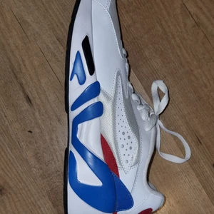 Fila skor - Detta är ett par skor som är väldigt svåra att hitta i nuläget, inköpta runt 4 år sen, har endast testat dem, så indirekt oanvända, kan diskutera pris vid snabb affär.