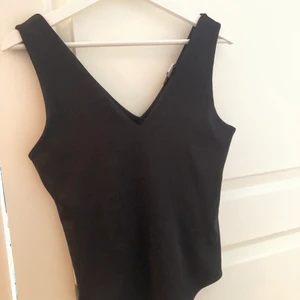 Svart body  - Enkel svart body 