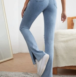 Söker!!!! - Stolek:Xs eller lite större bror på ❤️ En billig peng❤️❤️ Ljus blå eller svart helst men går bra u annan färg❤️ Dom ska va lite längre i benen för jag är 1,66 typ och vill ha ganska långa 