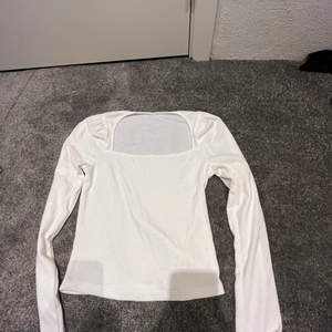 Säljer denna fina vita tröjan 