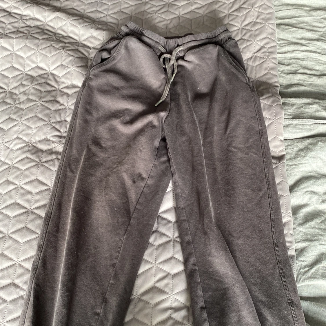 Lågmidjade mjukisbyxor  - 90