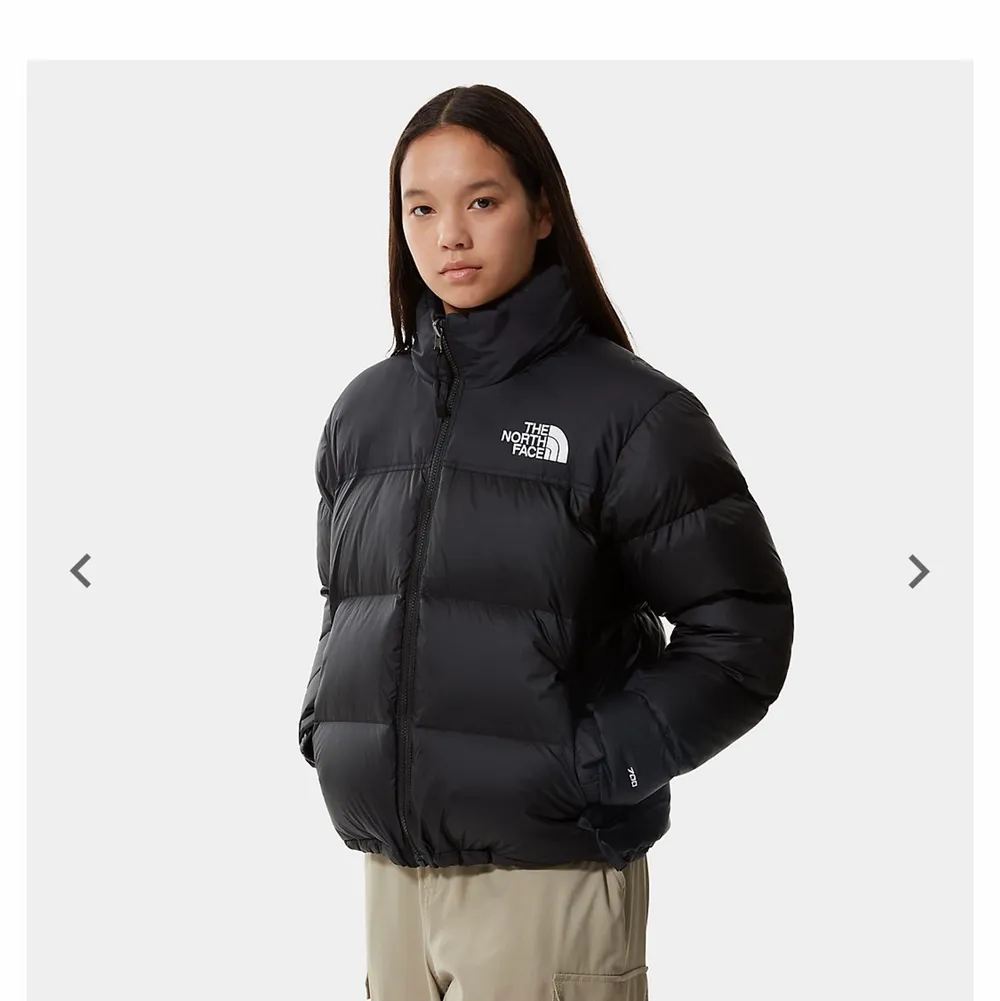 Jag säljer min super fina north face 1996 retro nuptse jacka! Använt ett antal gånger men skicket är som ny. Det finns en luva att gömma och ta fram om man vill. Frakten ingår i priset!. Jackor.