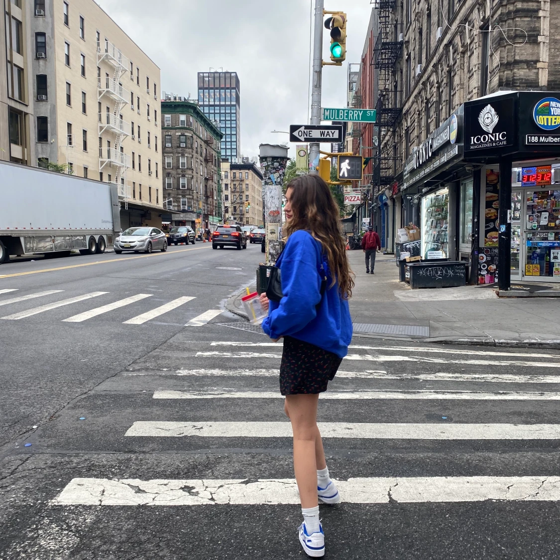 Bright blue sweatshirt - 90