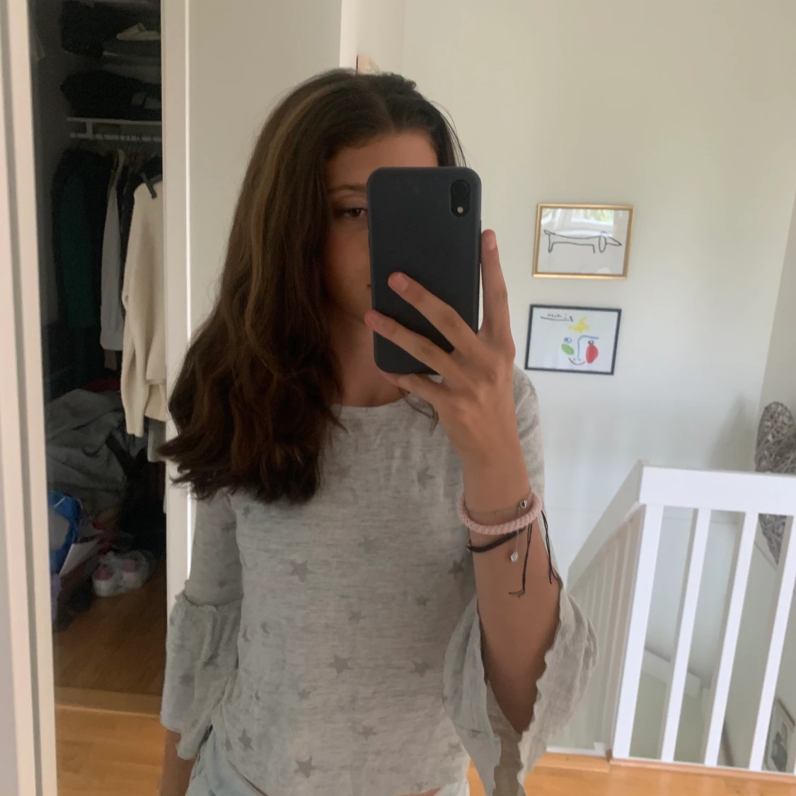 säljer jötte fin tröja och jeansshort