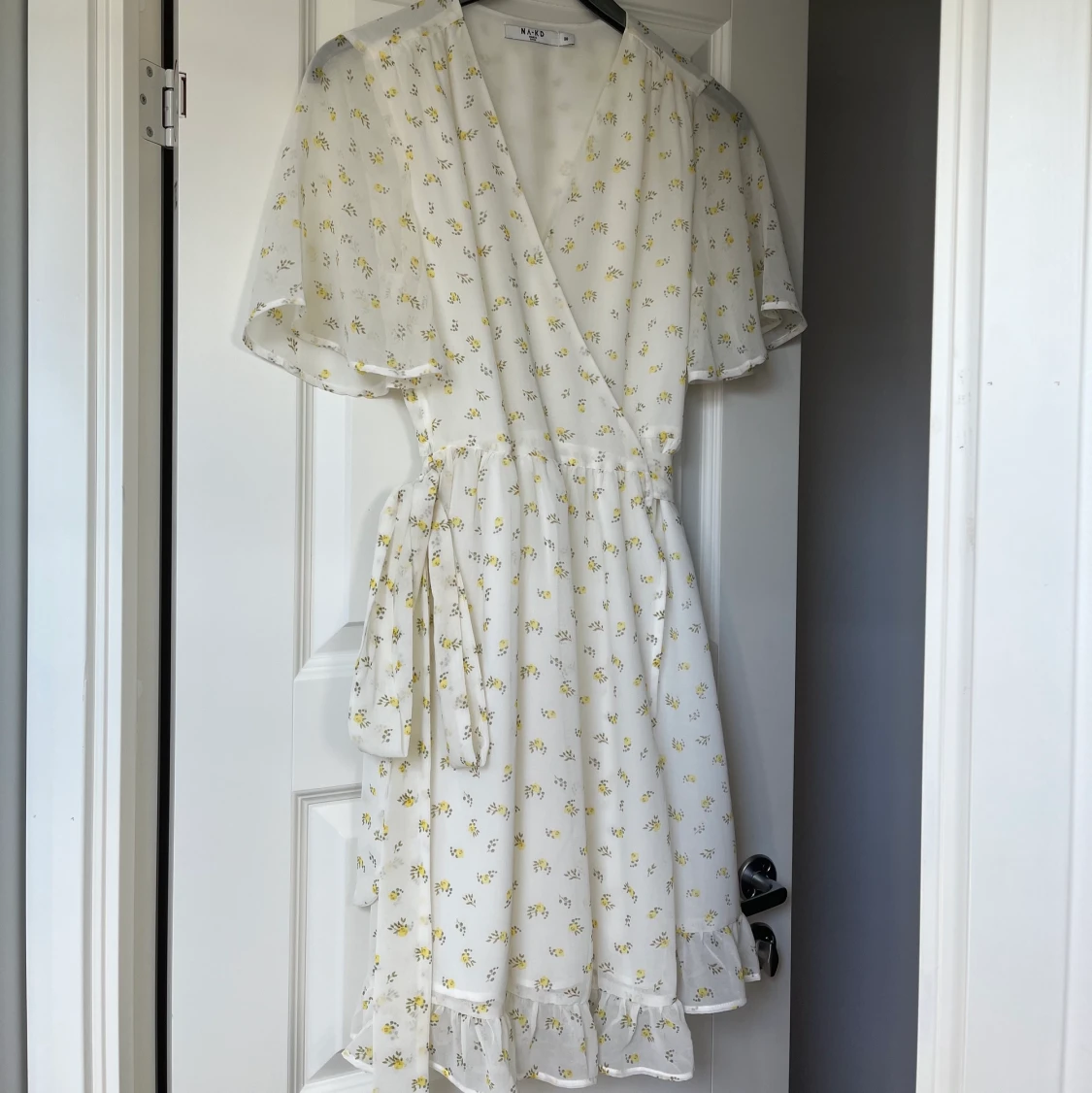 Vit gul grön blommig klänning nakd - 90