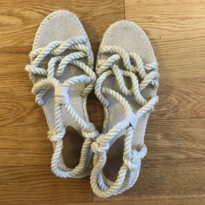 Repsandaler - Repsandaler från H&M. Använda en kort stund, inga defekter. Storlek 37. 