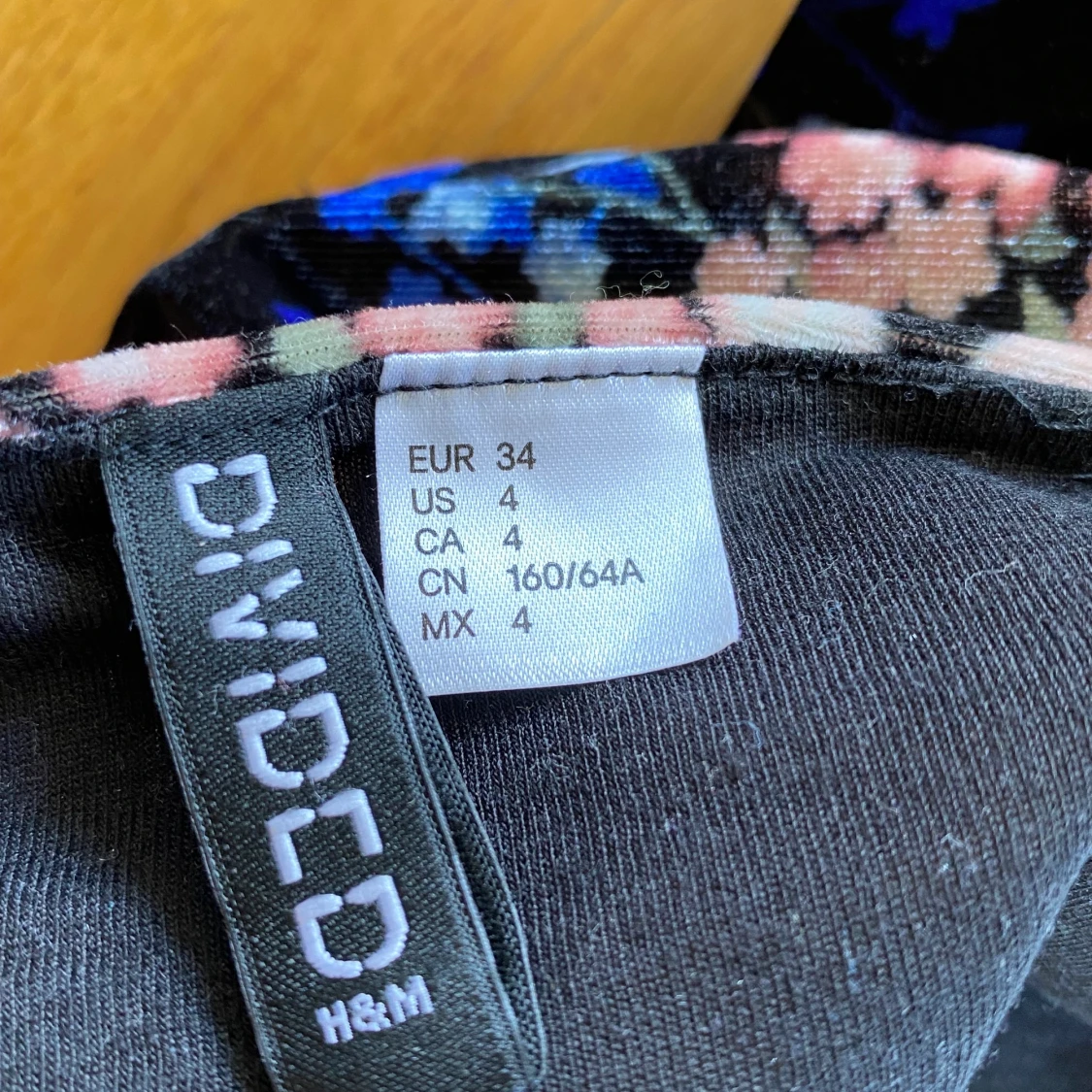 Blommig byxdress - 91