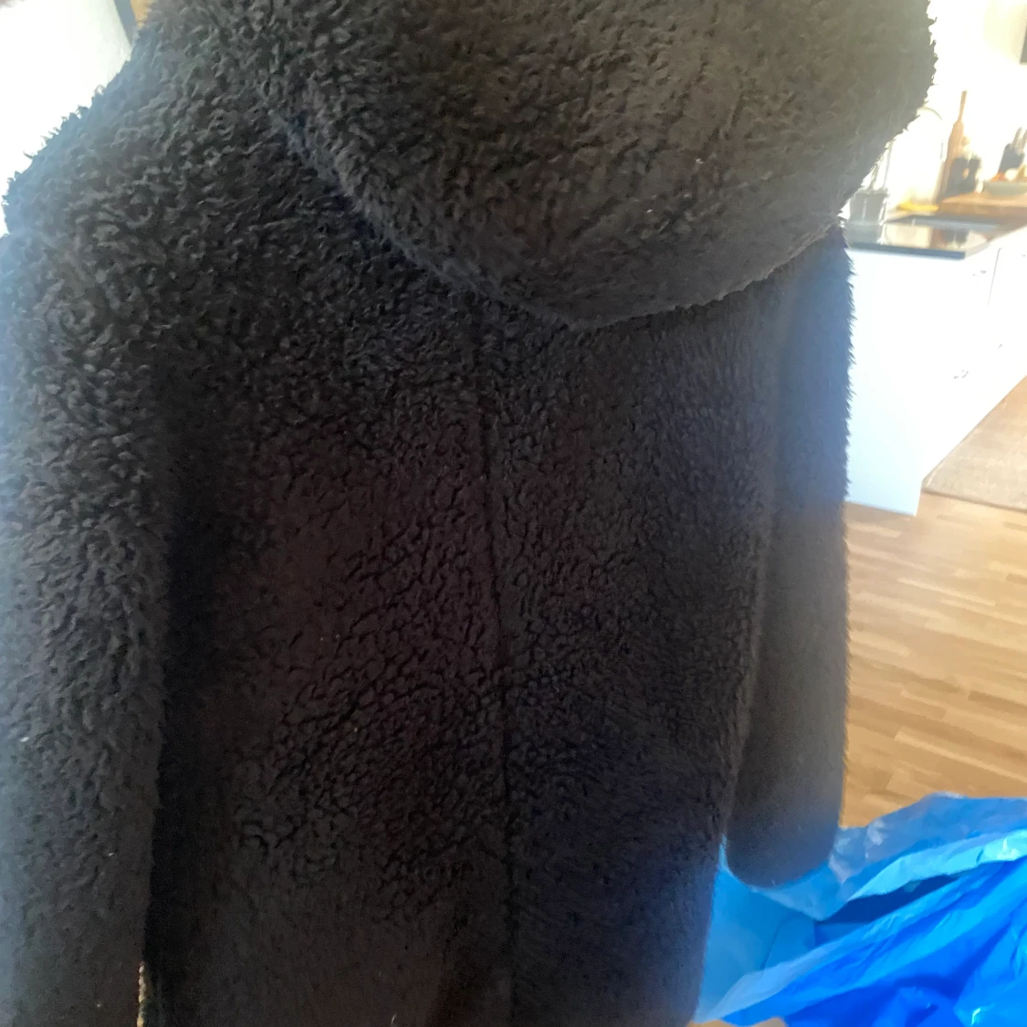 Svart teddykappa - 91