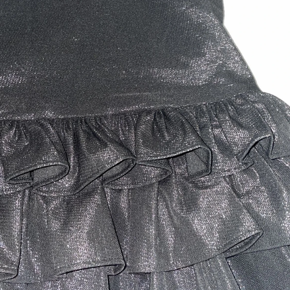 Glittrig volangkjol - 91