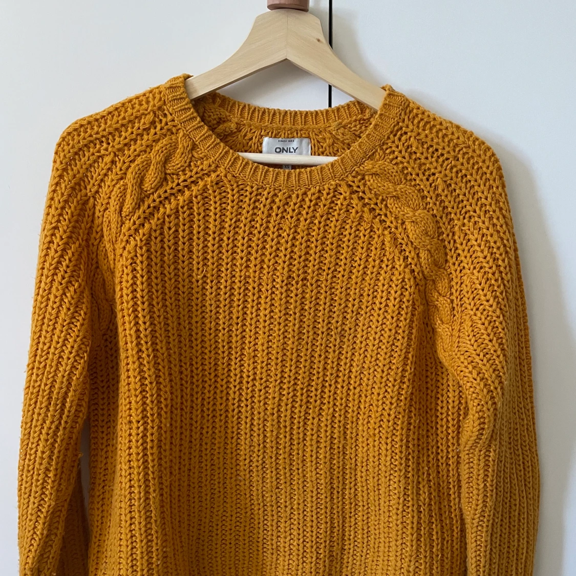 Stickad gul tröja  - 90