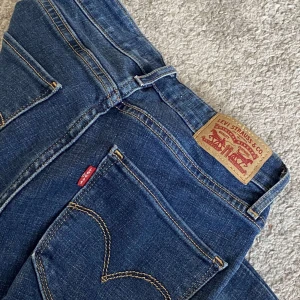 Levis jeans - Levis jeans i nyskick, storlek motsvarar xs-s, 400 inklusive frakt☺️