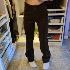Manchesterbyxor  - Bruna manchesterbyxor köpta här på Plick! Jättefina och jättebra skick men har inte kommit till användning.