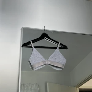 bralett - från loungeunderwear! aldrig använd, endast provad! storlek xs! frakt på 66kr tillkommer 