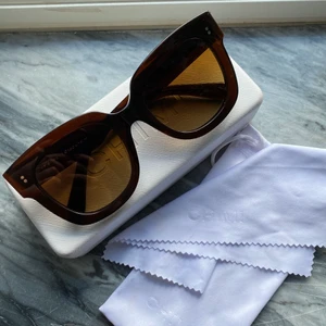 Chimi Solglasögon - Säljer mina Chimi solglasögon 08 Brown som endast är använda ett fåtal gånger. Dem är i jättefint skick, köpa förra sommaren! Säljer för 400kr, köpte dem för 1200kr