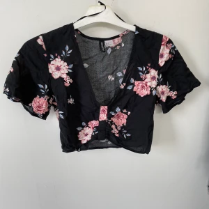 Somrig topp  - Väldigt härlig somrig topp! I fint skick! 