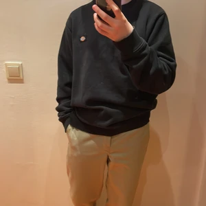 Svart dickies tröja strl S - Svart dickies sweatshirt storlek S
