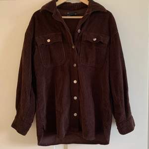skitsnygg brun skjortjacka i manchestertyg som aldrig har fått användning 🤎🤎