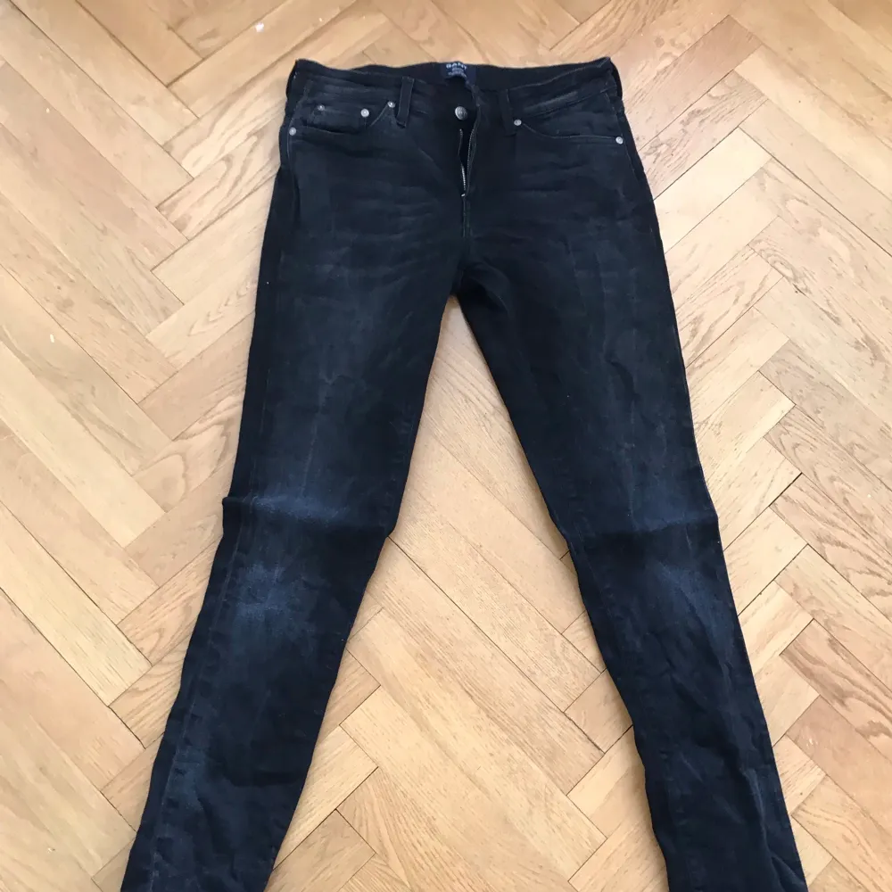 Svarta gant jeans, skinny leg stl W30/L32. Normalhög midja. Använda en gång, . Jeans & Byxor.