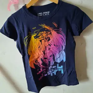 ‼RABATT NÄR DU KÖPER FLERA TSHIRTS OCH HÄMTAR I STOCKHOLM‼ Loot crate exclusive tshirt med print från No Game No Life, i bra skick. Säljer många tshirts för att få utrymme i garderoben, så kolla gärna min profil. 🌷2st för 80kr🌷 3st för 100kr🌷5st för 130kr🌷(endast upphämtning)