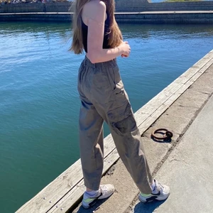 Byxor - Super fina cardiac byxor/militär byxor med fickor! perfekta till sommaren med en sommar topp