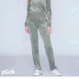 Söker juicy couture byxor!!❤️❤️ - Hev söker ett par juicy couture byxor i stl xxs i färgen ljusgrå,mörkblå eller ljusgrön i någon på bilderna 