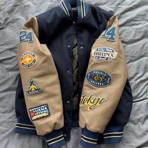 Varsity jacka - Säljer min slutsålda varsity jacka från Asos. Jackan är i bra skick och är så snygg! Storlek S, men passar M också. Hör av er vid frågor 🌟 kolla även mina andra annonser! 