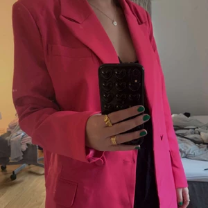 Kavaj missguided - Säljer min kavaj från missguided i storlek 38 då den inte passar mig. Aldrig använd och priset kan diskuteras. Köparen står för frakten!