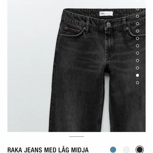 Lågmidjade Zara jeans  - Sjukt snygga svart/gråa jeans från Zara, som är Lågmidjade!!!💗Så trendiga & så snygga💗 SKRIV FÖR FLER BILDER💗 Paketet är spårbart              