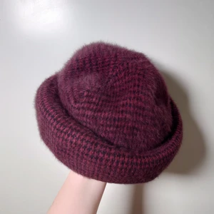 Vintagemössa - Mjuk vintagemössa i vinrött och svart🌱