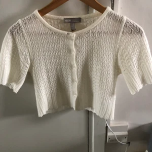 Blus  - Säljer min jättesöta blus från asos som jag älskat med inte längre får så mycket användning av. Storlek XS och superbra skick