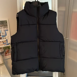 Puffer vest - Ny väst från Cubus, aldrig använd! Nypris 400kr mitt pis 250kr eller bud, plus ev frakt. Storlek S💗