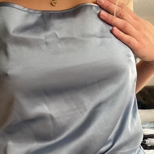 Silkes topp nakd - Topp från nakd i fint silkes material 🤍💙 Använd en gång!