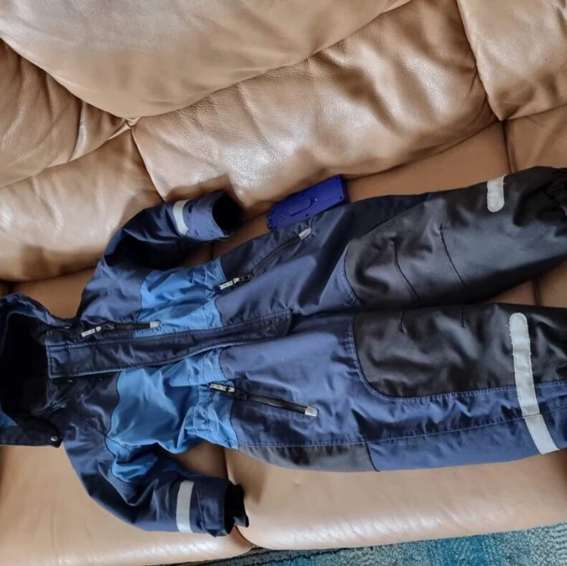 En mörkblå overall - 90