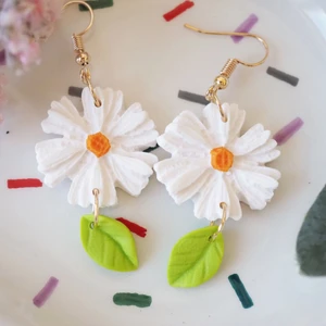 Lovely white flower earrings  - Earrings made from polymer clay- light weight and colorful 