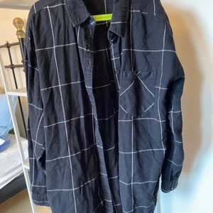 Bra skick skjorta - From Monki, size S but oversize so can fit to S, M, L