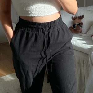 Linnebyxor  - Svarta linnebyxor från ASOS✨ perfekt för oss långa (är 177 typ)