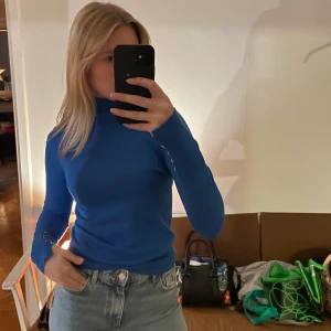 Polo tröja från zara - As fin tröja från zara som är polo. Använd 1-2 gånger. Ni betalar för frakten!