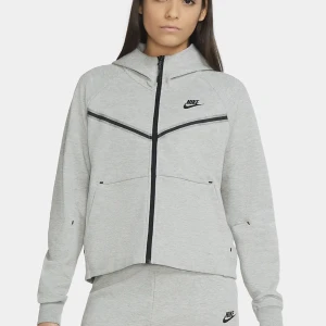 Nike Tech Fleece Windrunner - Tröjan är inte använd ofta och byxorna säljs separat på min plick! Säljer då den är för liten på mig! Jättefin egentligen. 