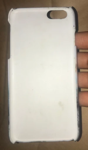 Skal till iPhone 6-7 - Jag säljer ett skal för en iPhone 6 men passar även en iphone 7, jag säljer den pågrund av att jag aldrig använder den. Skalet har inga skador förutom små repor+ tar kontakt och swish!!!💕