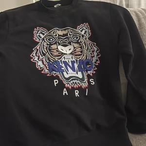 Kenzo hoodie  - Säljer min Kenzo hoodie i stl L ( passar även M ) som jag aldrig använder längre. 