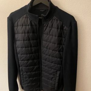 ZARA, Tunn jacka, Strl S - Tunn jacka från ZARA. Bra skick