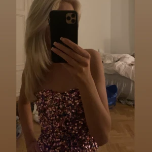 Paljettopp zara - Säljer jättefin festtopp som inte längre finns på hemsidan, strl S som ny! 
