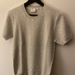 John Henric, T-shirt, Strl S - Helt ny, oanvänd. 