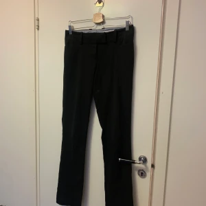 Lågmidjade kostymbyxor  - Lågmidjade kostymbyor från Stockh Lm