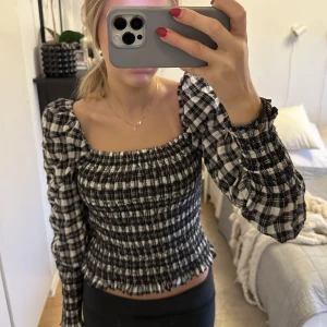 Sötaste toppen från Hm - Säljer världens sötaste topp ifrån Hm i storlek S, nypris 199kr, säljes för 40kr