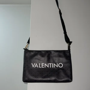 Valentino väska  - Axelväska från valentino