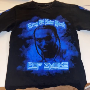 Pop smoke långärmad  - Officiel Pop Smoke merch | Väldigt snygg och unik | storlek S men passar XS då den är relativt liten | pris går att diskutera 