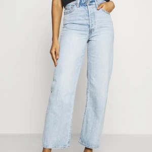 Levis jeans straight - Säljer ett par superfina Levis jeans i straight modellen (känns som nya och har inga defekter alls). Köpta här på Plick men passade tyvärr inte mig.