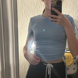 T-shirt - T-shirt, bra skick. Använd ca 1-3 gånger. Bra skick. Köparen står för frakten.