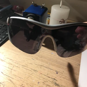 Solglassögon - 🤭 möts bara upp o yar bara kontant skriv för fler bilder 